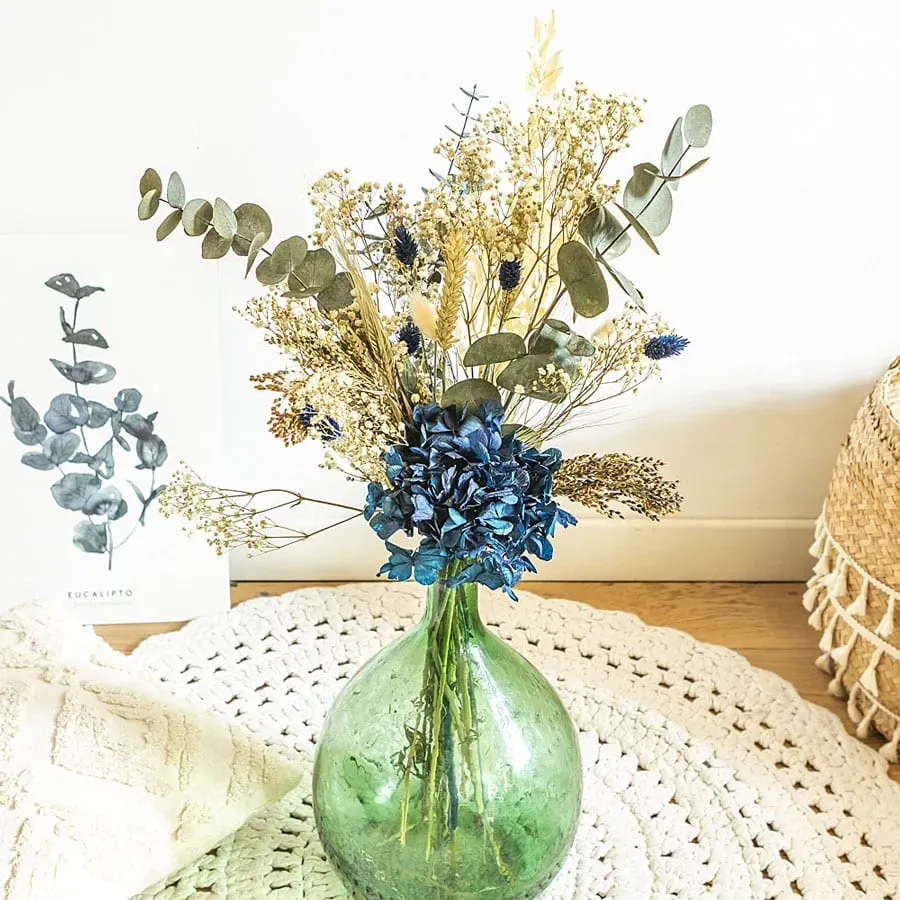 Réconciliation Végétale Judith bouquet fleurs séchées dame-jeanne bleu