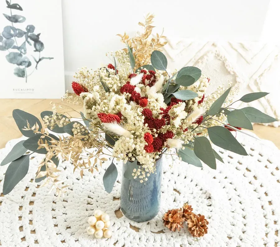Réconciliation Végétale bouquet fleurs séchées Noël rouge eucalyptus