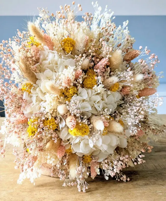 Réconciliation Végétale Lucie bouquet fleurs séchées hortensia pastel