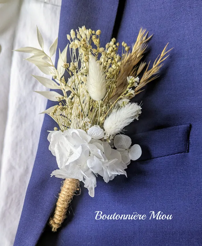 Réconciliation Végétale boutonnière mariage fleurs séchées marié