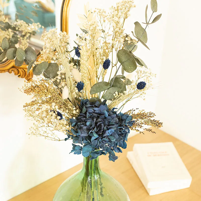 Réconciliation Végétale Judith bouquet fleurs séchées dame-jeanne bleu