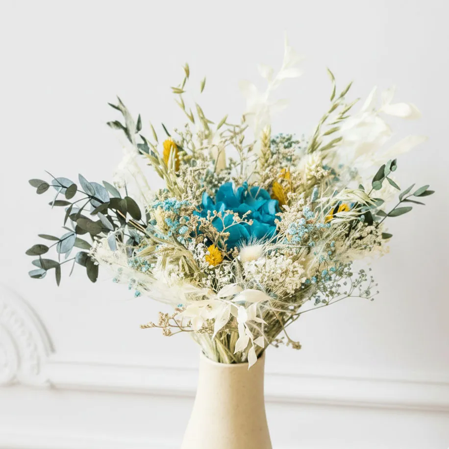 Réconciliation Végétale Charlotte bouquet fleurs séchées hortensia bleu