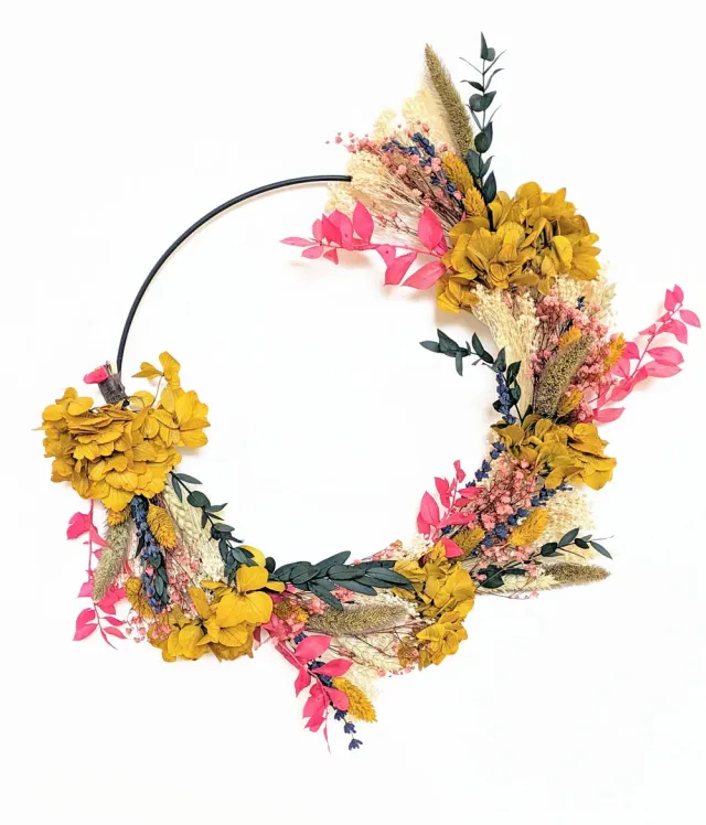 Réconciliation Végétale Hilda couronne murale fleurs séchées jaune