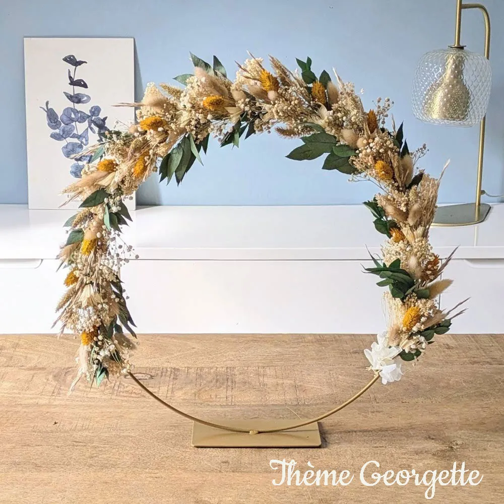 Réconciliation Végétale couronne fleurs séchées sur pied dorée
