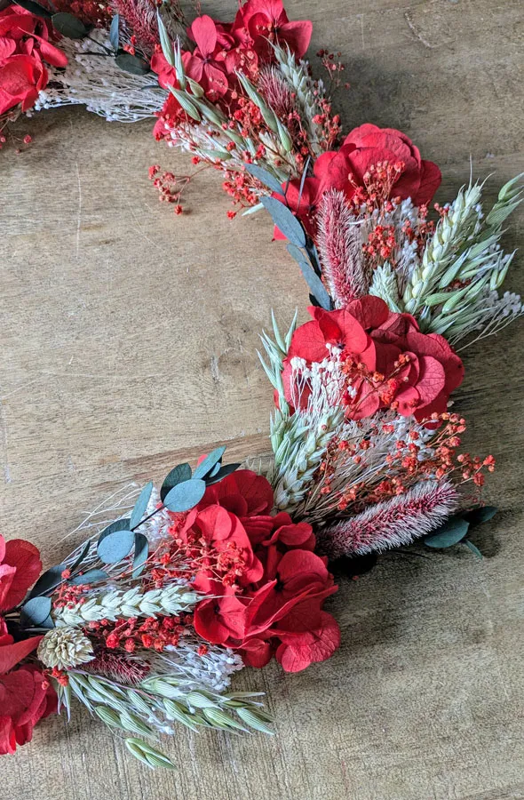 Réconciliation Végétale Amour couronne séchée rouge hortensia