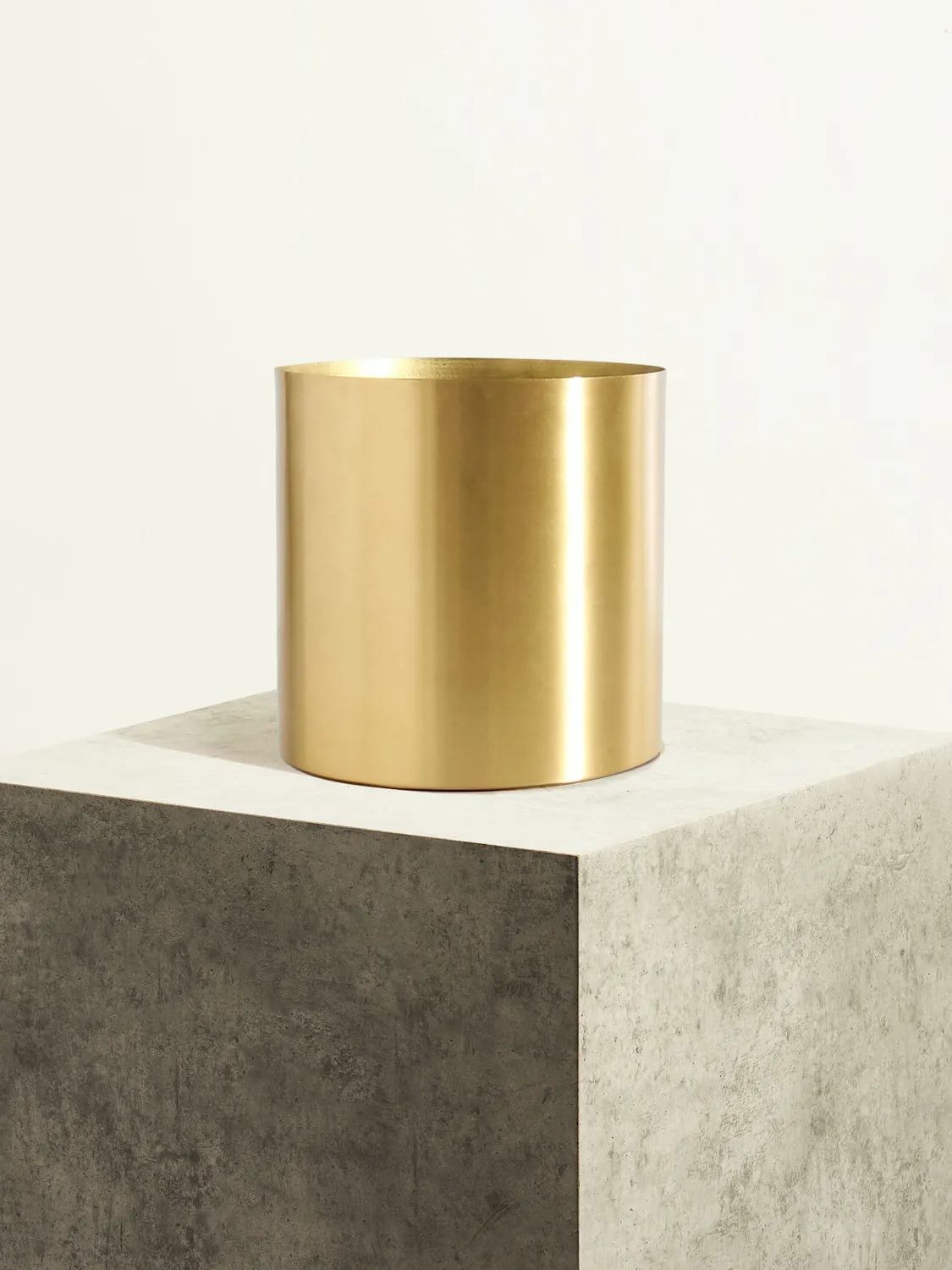 By Charlot Laiton cache-pot métal or mat L