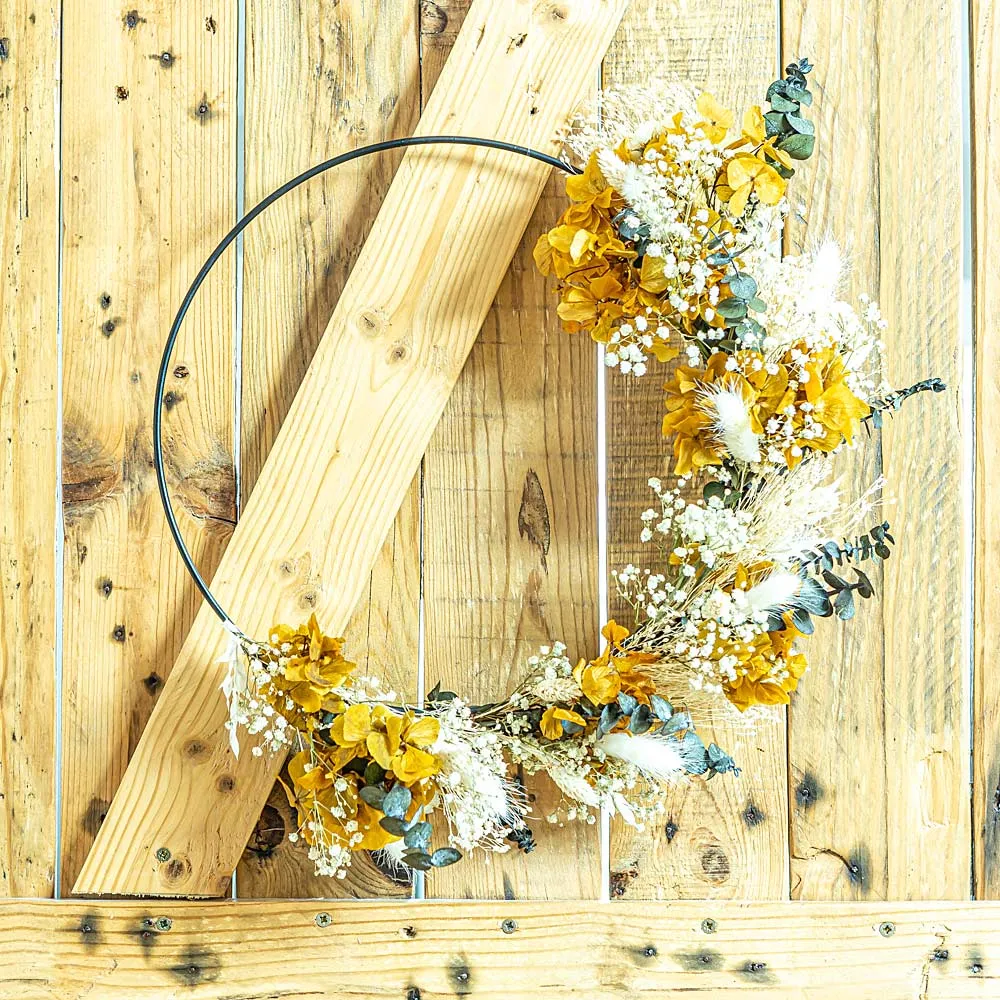 Réconciliation Végétale Hortense couronne fleurs séchées jaune 30 cm