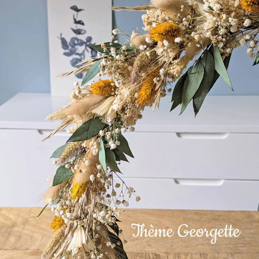 Réconciliation Végétale couronne fleurs séchées sur pied dorée
