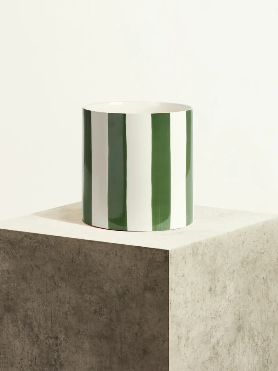 By Charlot Vert Gazon L cache-pot céramique rayé