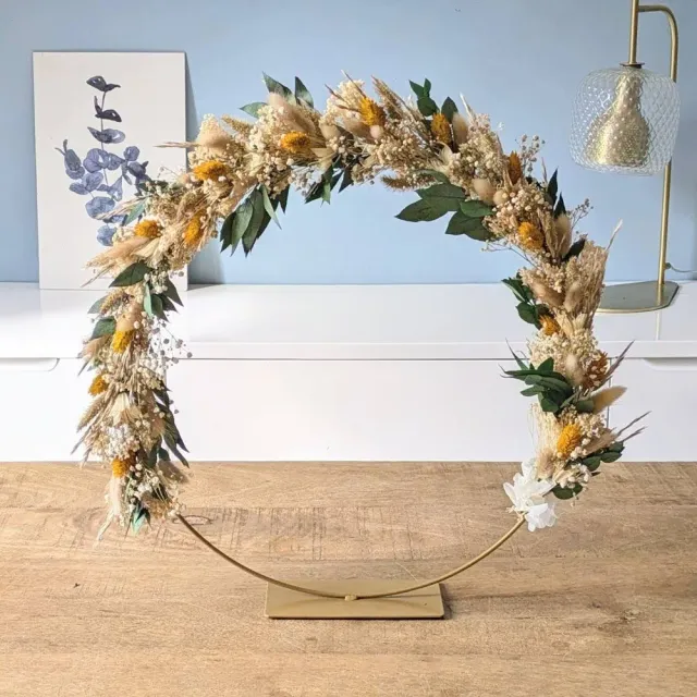 Réconciliation Végétale couronne fleurs séchées sur pied dorée