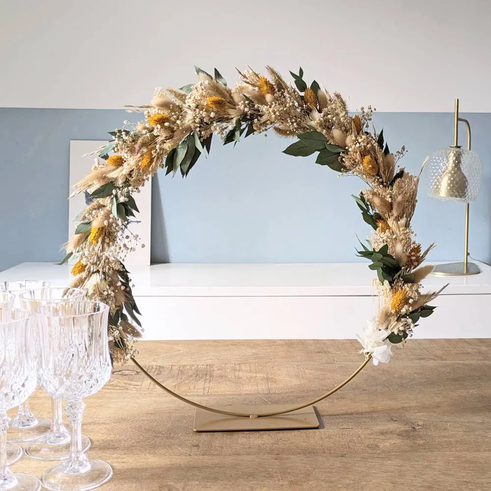 Réconciliation Végétale couronne fleurs séchées sur pied dorée