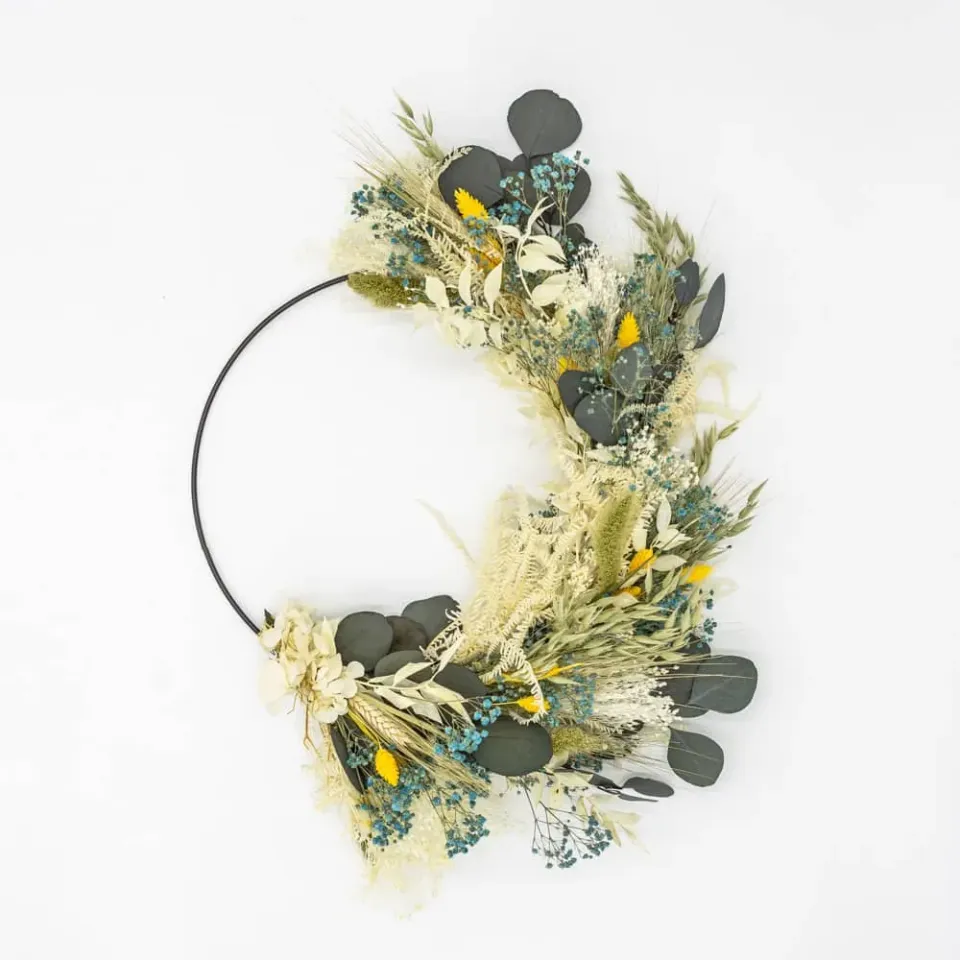 Réconciliation Végétale Herbert couronne fleurs séchées jaune bleu