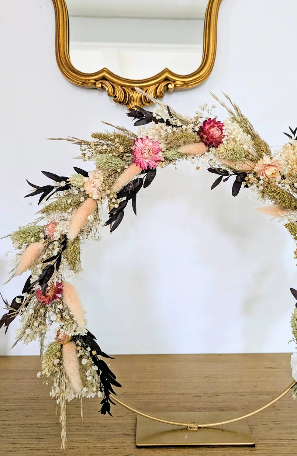 Réconciliation Végétale couronne fleurs séchées sur pied dorée